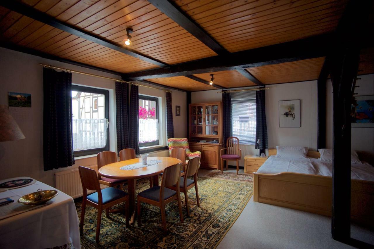 Pension Altes Pfarrhaus Helmarshausen Exterior photo