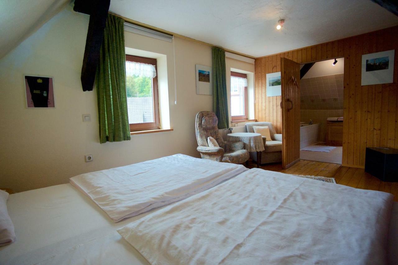 Pension Altes Pfarrhaus Helmarshausen Exterior photo