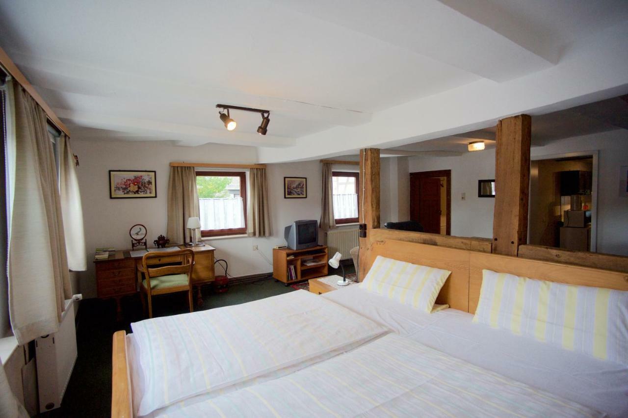 Pension Altes Pfarrhaus Helmarshausen Exterior photo