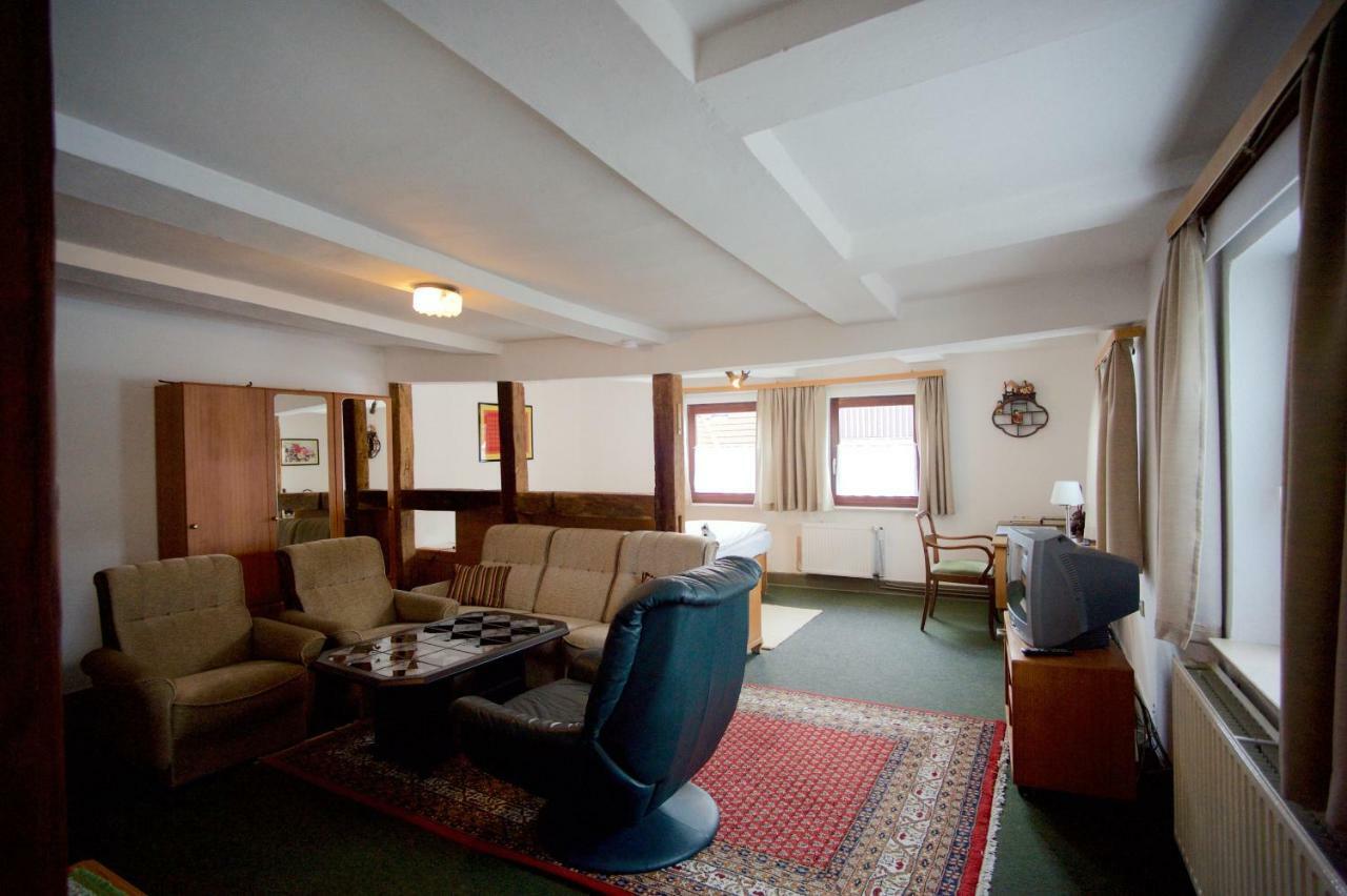 Pension Altes Pfarrhaus Helmarshausen Exterior photo