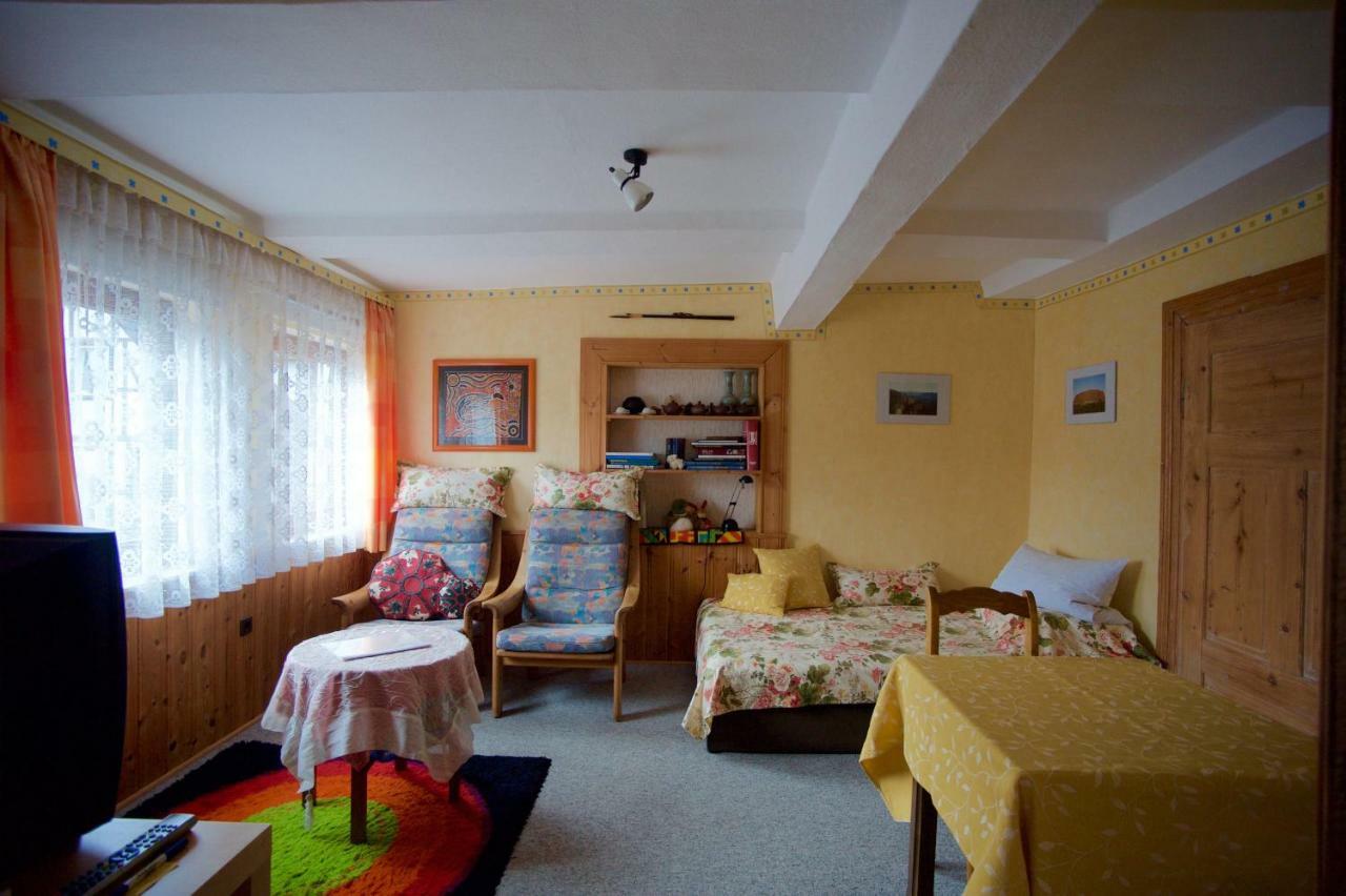Pension Altes Pfarrhaus Helmarshausen Exterior photo